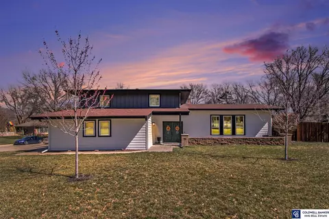 625 Morrison Dr, Omaha, NE 68154
