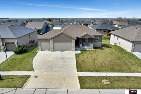 7617 S 79th St, Lincoln, NE 68516