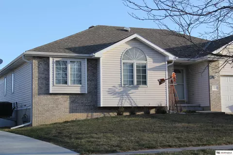 2818 Oneil Dr, Lincoln, NE 68516