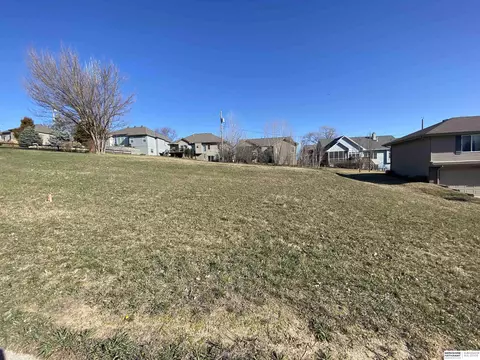 13612 Ohio St, Omaha, NE 68164