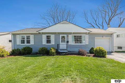 4933 S 77th Ave, Ralston, NE 68127