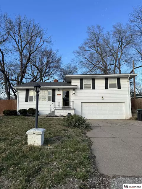 5606 Mary St, Omaha, NE 68152