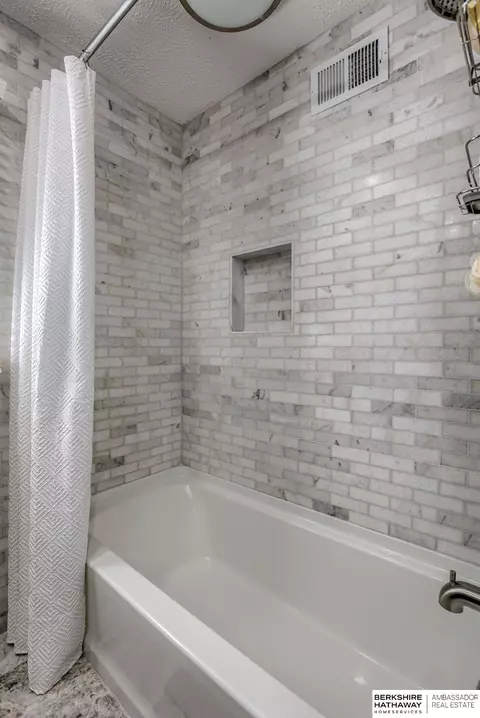 Bath - 8753 Dorcas St, Omaha, NE 68124 photo 3 of 4