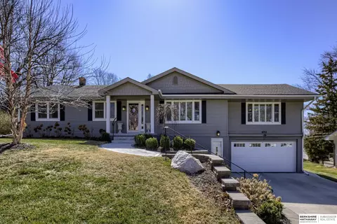 8753 Dorcas St, Omaha, NE 68124