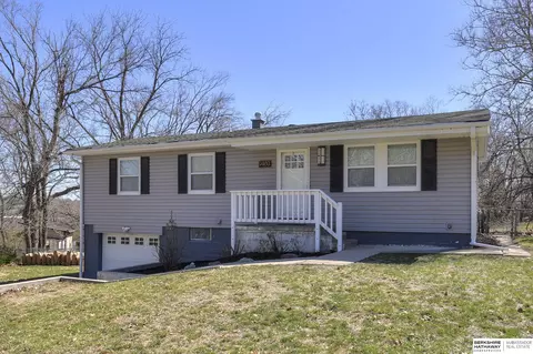 9403 Binney St, Omaha, NE 68134