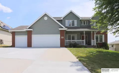 8615 S 97th St, La Vista, NE 68128
