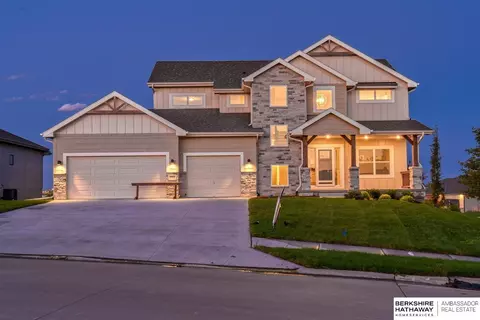 12353 Remington Cir, Papillion, NE 68046