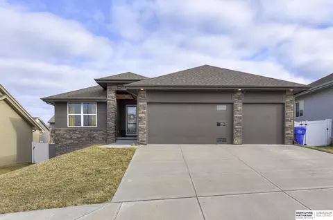 2022 Geri Cir, Bellevue, NE 68147
