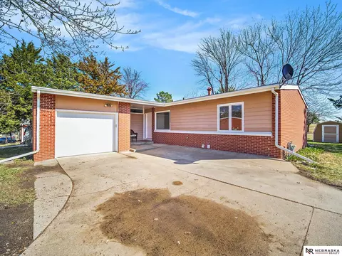 4220 NW 54 St, Lincoln, NE 68524
