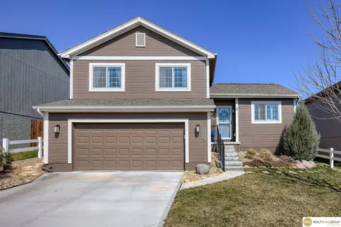 9020 Potter St, Omaha, NE 68122