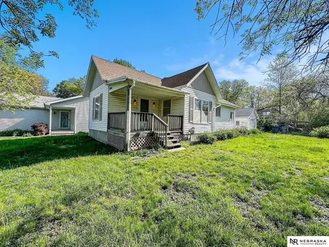 2644 S 52nd St NE, Lincoln, NE 68506