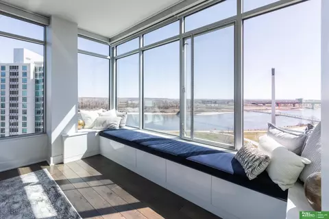 555 Riverfront Plz #902, Omaha, NE 68102