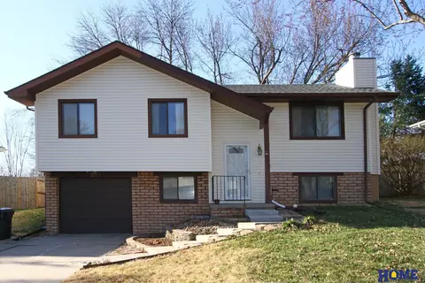 211 Mormon Trl, Lincoln, NE 68521