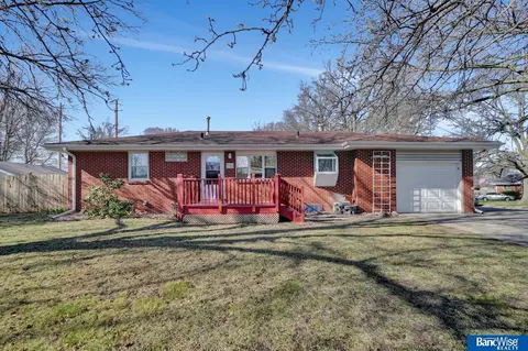 551 Trail Ridge Rd, Lincoln, NE 68505