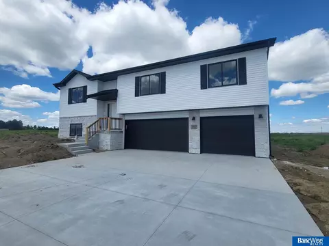 5925 SW 9th St, Lincoln, NE 68523