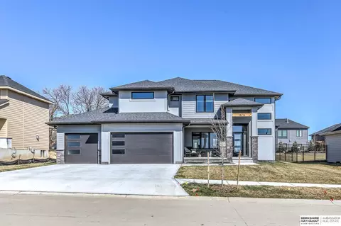 18216 Corby St, Elkhorn, NE 68022