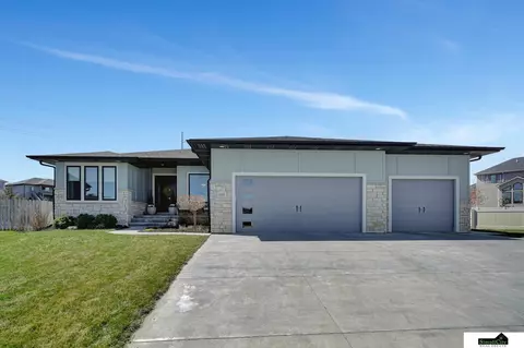 6505 Julia Cir, Lincoln, NE 68516