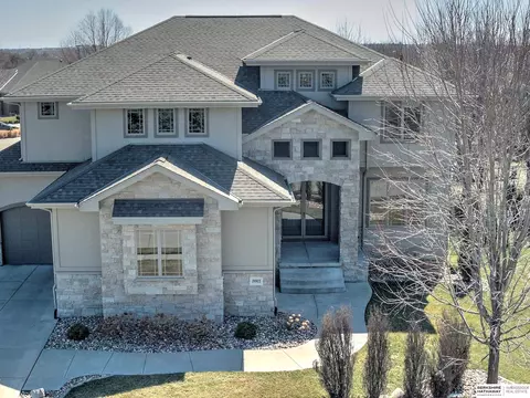 19903 Logan Cir, Omaha, NE 68130