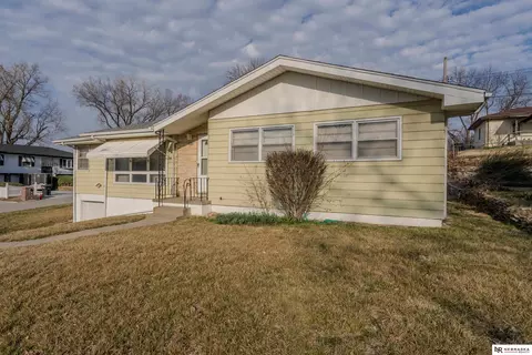 5025 N 59 St, Omaha, NE 68104