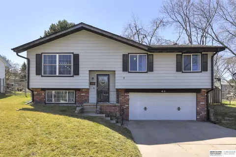 7914 Heather Ave, La Vista, NE 68128