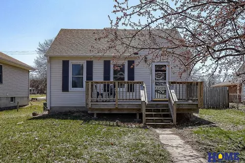 5027 Dudley St, Lincoln, NE 68504