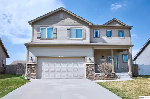 13712 S 44th St, Bellevue, NE 68123