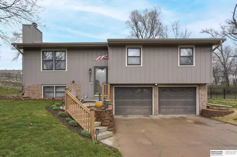 4904 Bernadette Ave, Omaha, NE 68157