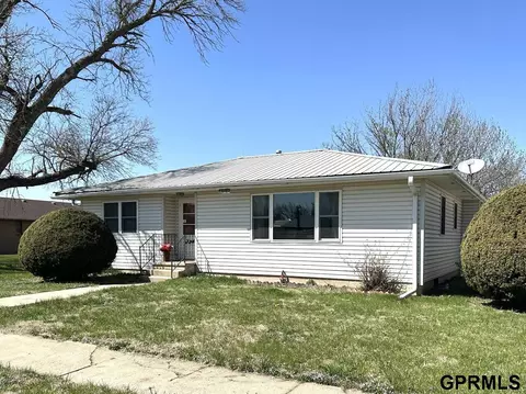 204 E 7th St, Davenport, NE 68335