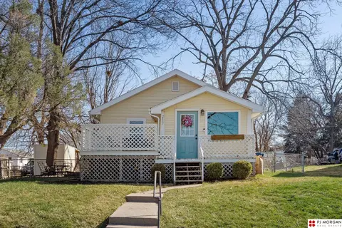 2517 Olive St, Bellevue, NE 68147