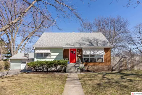 3705 N 53 St, Omaha, NE 68104