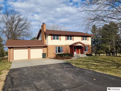 1631 Karlee Dr, Lincoln, NE 68527