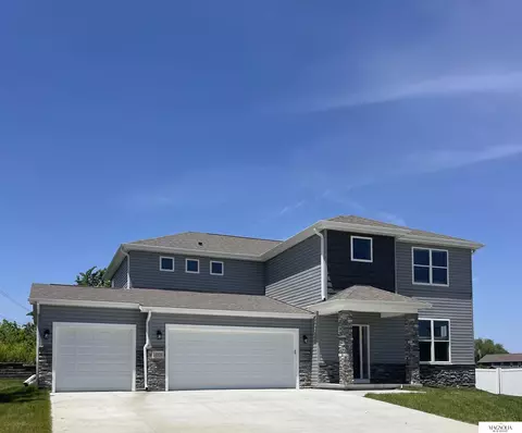 18528 Olive Cir, Omaha, NE 68136
