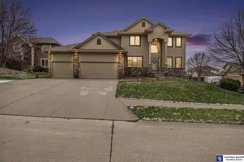 17421 Erskine Cir, Omaha, NE 68116