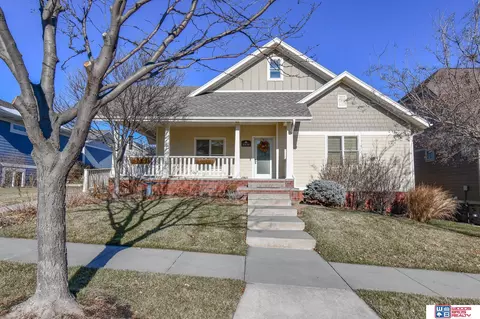 6026 Chartwell Ln, Lincoln, NE 68516
