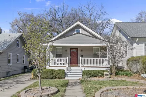 906 S 55th St, Omaha, NE 68106