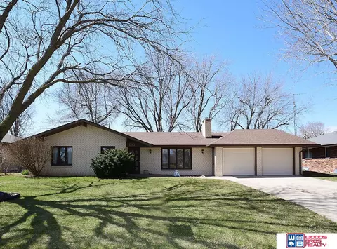 711 Spring St, Friend, NE 68359