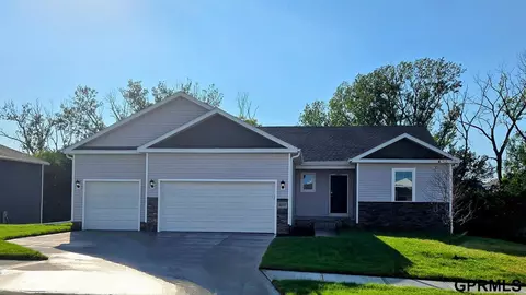 8032 N 170 Ter, Bennington, NE 68007
