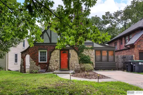 1521 N 52nd St, Omaha, NE 68104