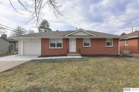 7011 Seward Ave, Lincoln, NE 68507