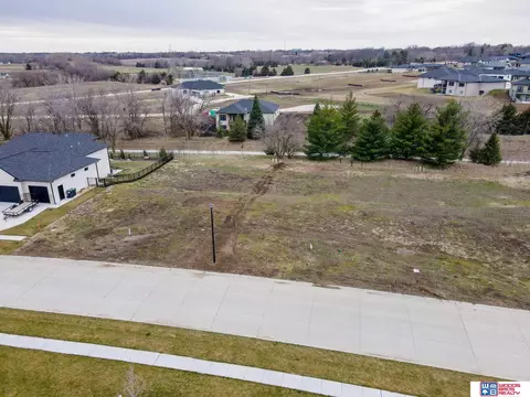 9179 Hillcrest Trl, Lincoln, NE 68520