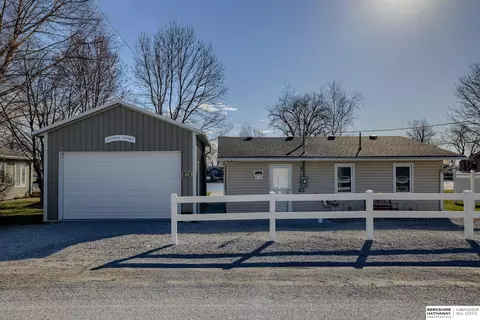2117 Mid Lake Dr, Union, NE 68455