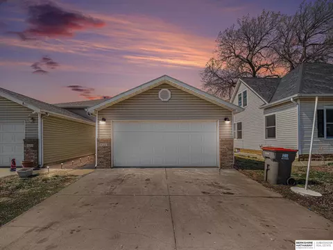 427 NW 20 St, Lincoln, NE 68528