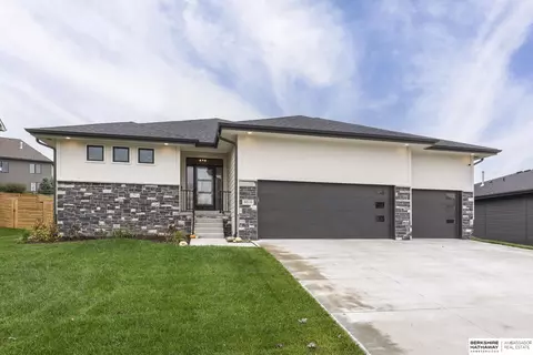 8016 N 167 St, Bennington, NE 68007