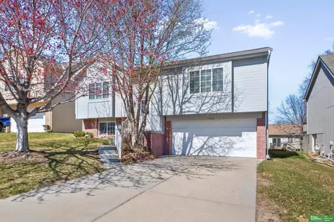 15502 Tibbles St, Omaha, NE 68116