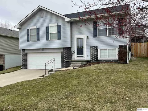 7923 Newport Ave, Omaha, NE 68122