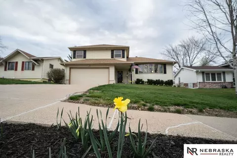 11122 Farnam St, Omaha, NE 68154
