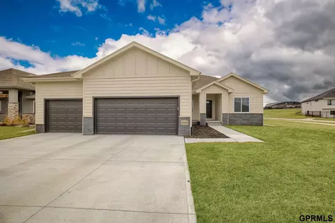 10133 S 181 St, Omaha, NE 68136