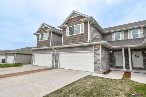 6172 Laroche Rd, Lincoln, NE 68526