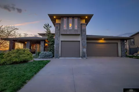 7610 N 153 Cir, Bennington, NE 68007