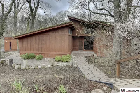 6030 Country Club Oaks Pl, Omaha, NE 68152